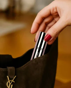 Glow and Go Retractable Makeup Brush