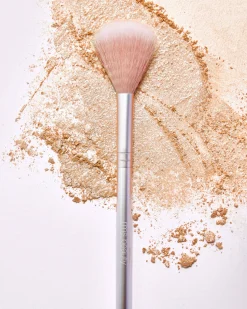 Skin2Skin Classic Fan Brush