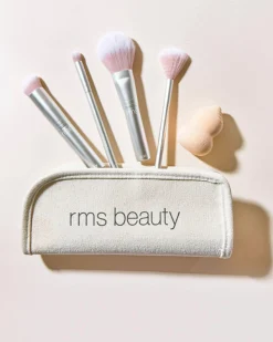 Skin2Skin Classic Fan Brush