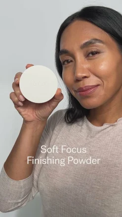 Soft Focus Finishing Powder with 12-Hour Shine Control