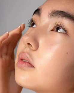 Straight Up™ Volumizing Peptide Mascara